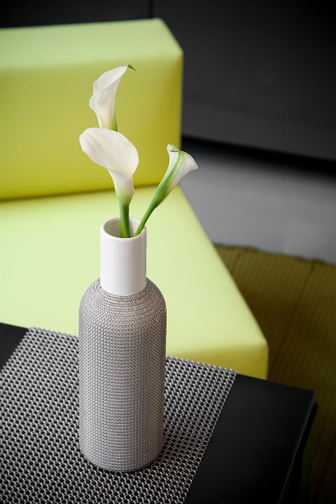 White ceramic vase 4 mm